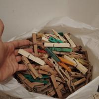 Centinaia di mollette attaccapanni