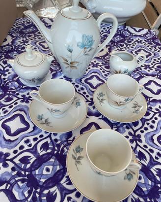 Servizio da caffe con teiera e accessori