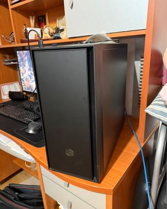 PC desktop con i7‑6700K, GTX 1080, 32 GB RAM e SSD