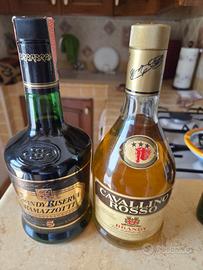 Bottiglie di brandy e wisky