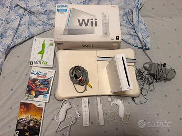 WII PERFETTA CON SCATOLA E ACCESSORI ORIGINALI