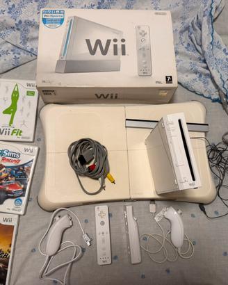WII PERFETTA CON SCATOLA E ACCESSORI ORIGINALI