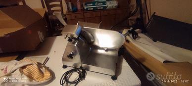 Affettatrice in acciaio