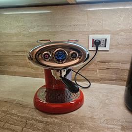 Macchina caffè Illy Iperespresso X7.1 perfetta