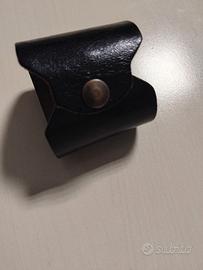 Polsiera in cuoio con chiusura a bottone