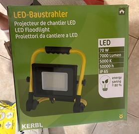 Proiettore da cantiere a LED marca Kerbl.