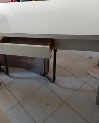 Tavolo bianco