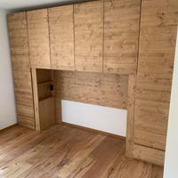 Armadio a ponte in abete