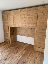 Armadio a ponte in abete