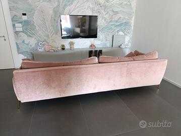 splendido divano calligaris e parete caccaro