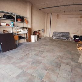 Garage 38Mq pavimentato con serranda elettrica