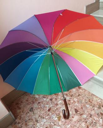 Ombrello arcobaleno