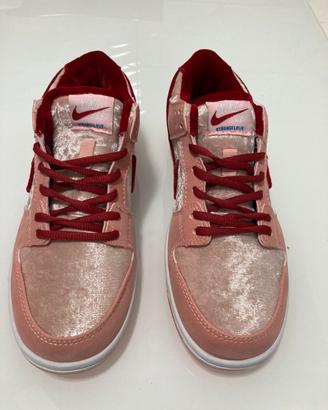 Nike SB Dunk Low StrangeLove