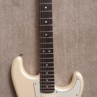 Fender Stratocaster Deluxe Olympic Pearl 2011