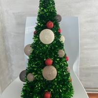 Albero di natale particolare con luci