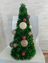 Albero di natale particolare con luci