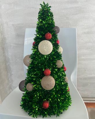 Albero di natale particolare con luci