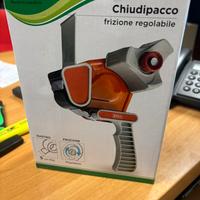 Chiudipacchi per nastro adesivo