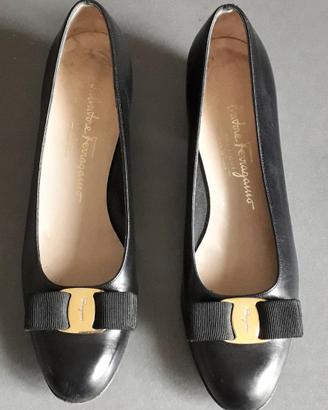 Ferragamo. Scarpe donna “Vara” nere