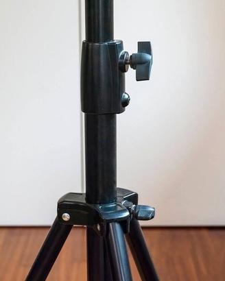 Neewer Treppiedi Stativo PRO fino a 260 cm.