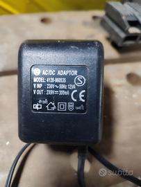 Adattatore caricatore alimentatore 2 x 9 Volt