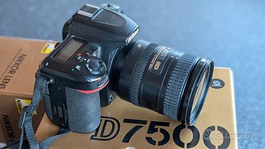 Nikon D7500 con obiettivo 18-200