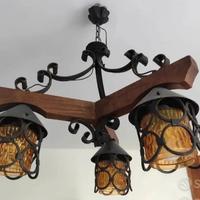 Lampadario in ferro, vetro, legno