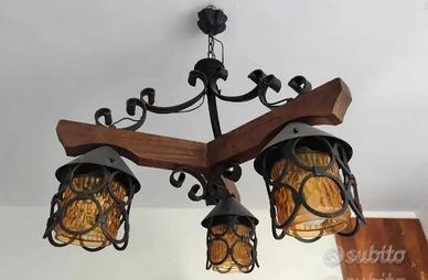 Lampadario in ferro, vetro, legno