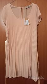 vestito da cerimonia, color albicocca, plissettato