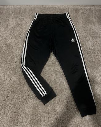 pantaloni adidas