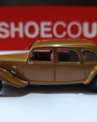 Modellino di Citroen Traction Avant in scala 1/43