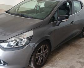 Renault Clio 1.2 75CV 5 porte Costume National