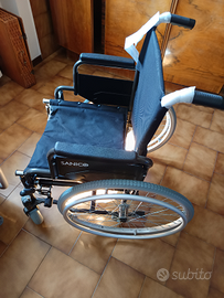 Sedia a rotelle e tutore