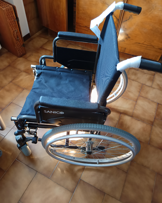 Sedia a rotelle e tutore