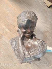 statua donna con bambino