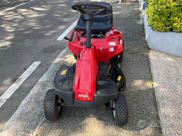 Trattorino tagliaerba MTD