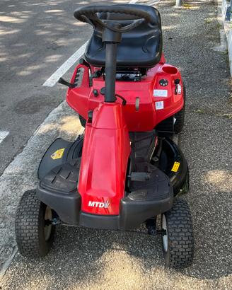 Trattorino tagliaerba MTD