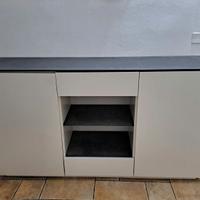 mobile con 2 ante 2 cassetti e ripiani centrali