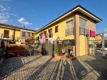 CASA SEMINDIPENDENTE A LEINÌ