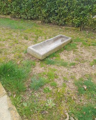 abbeveratoio pietra 