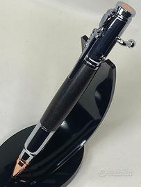 Penna fatta a mano in resina e legno. Unica