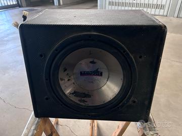 Subwoofer auto