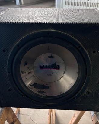 Subwoofer auto