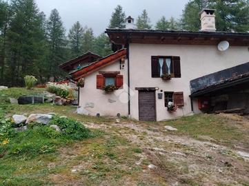 CASA SEMINDIPENDENTE A COURMAYEUR