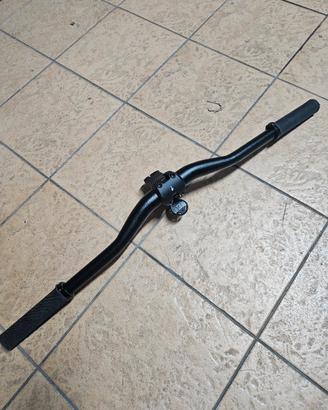 Manubrio e manopole Specialized