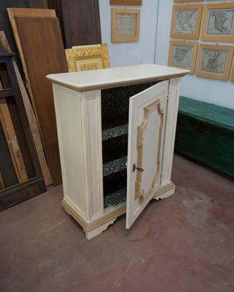 Piccola credenza ad un’anta lombarda del XVII Seco