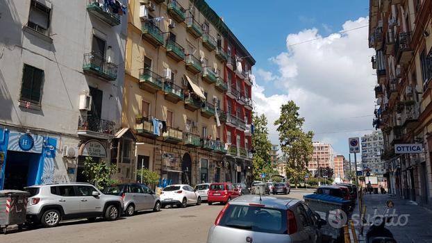 Ad. Piazza Nazionale - ampio locale