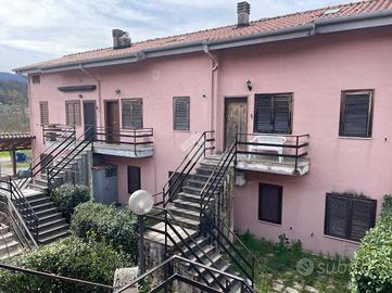 2 LOCALI A PICINISCO
