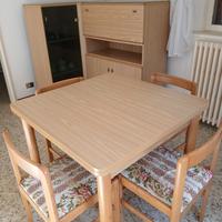 Tavolo quadrato allungabile