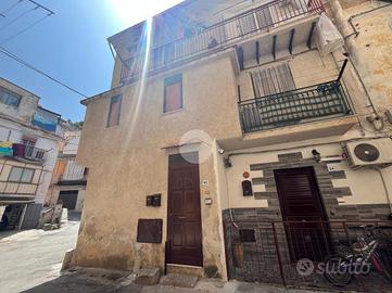 2 LOCALI A PALERMO